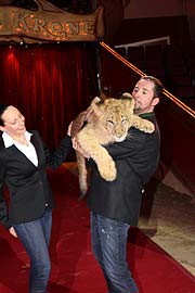 Jana Lacey Krone leitet den Circus Krone mit ihrem Mann Martin Lacey jr. seit dem Toad von Christel Sembach-Krone im Sommer 2017 (©Foto: Martin Schmitz)